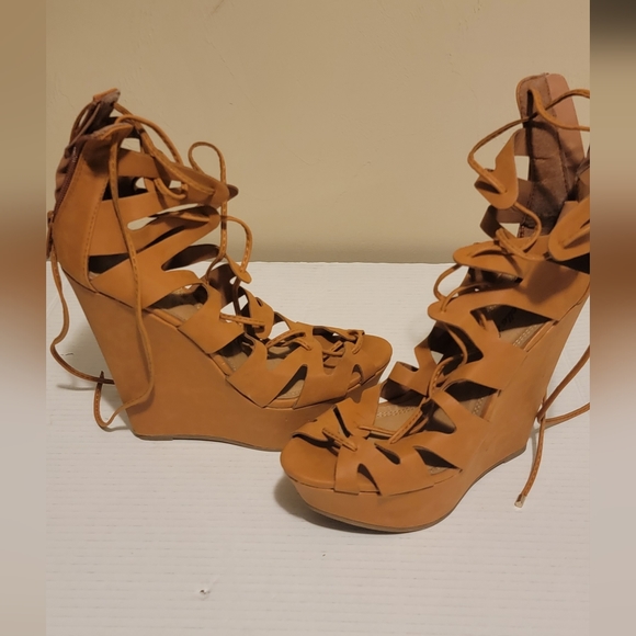 Women Wedge Heel - Picture 3 of 6